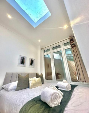 London Charm - Stylish Room in Spacious Home